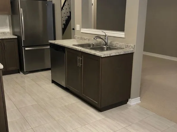 14 Beau Chatel Ln, Grimsby, ON L3M 0H4