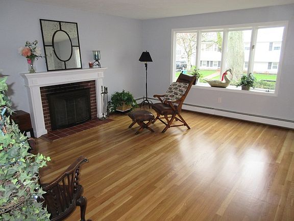 3rd image of 77 Jacobsen Dr