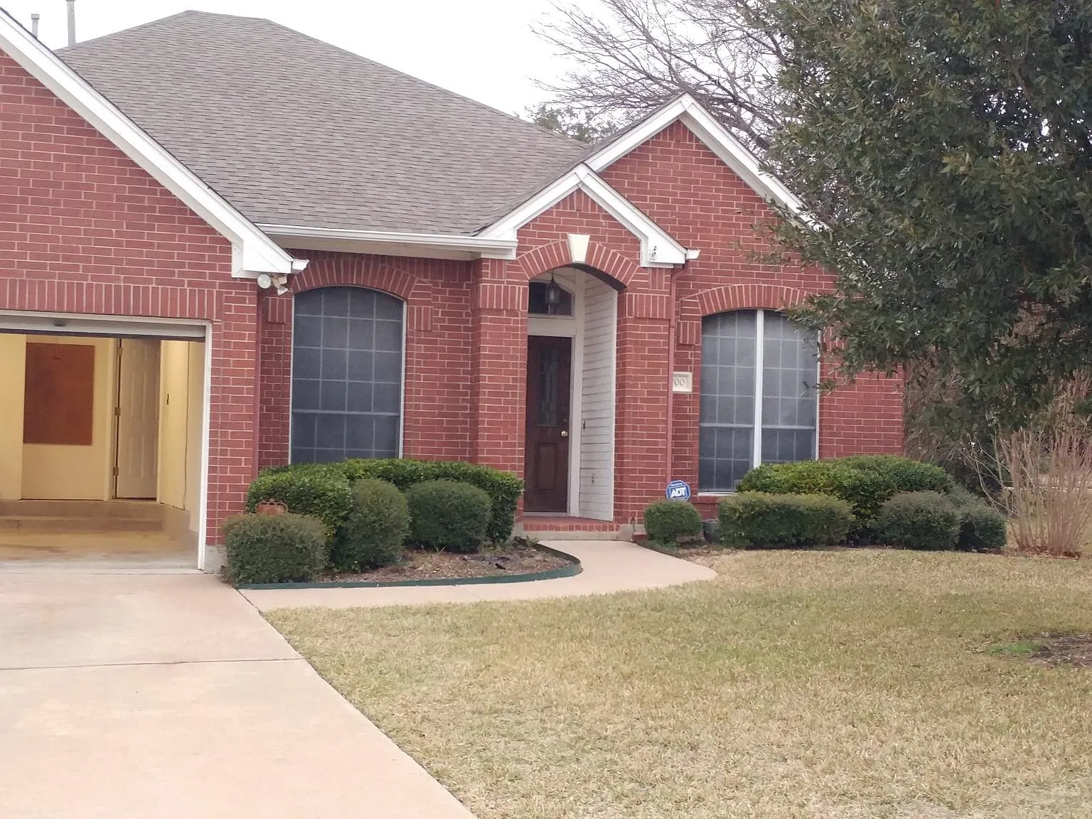 5 bed, 2193 sqft, $2,350 — Photo 3