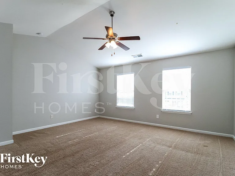 1541 Weatherend Dr — Photo 7