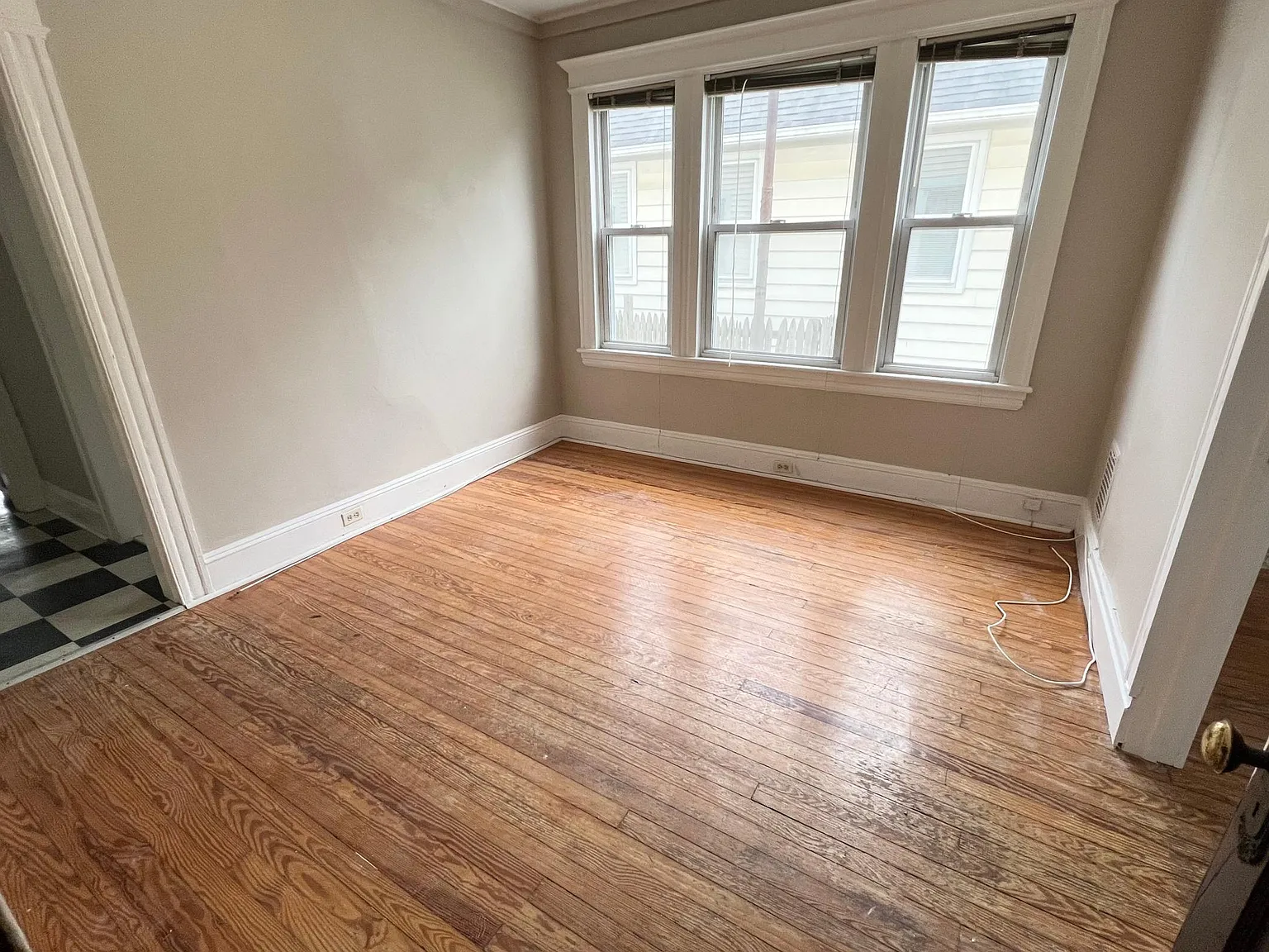 158 Grasmere Ave — Photo 1