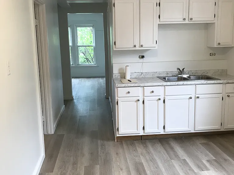 4936 N Western Ave #2 — Photo 2