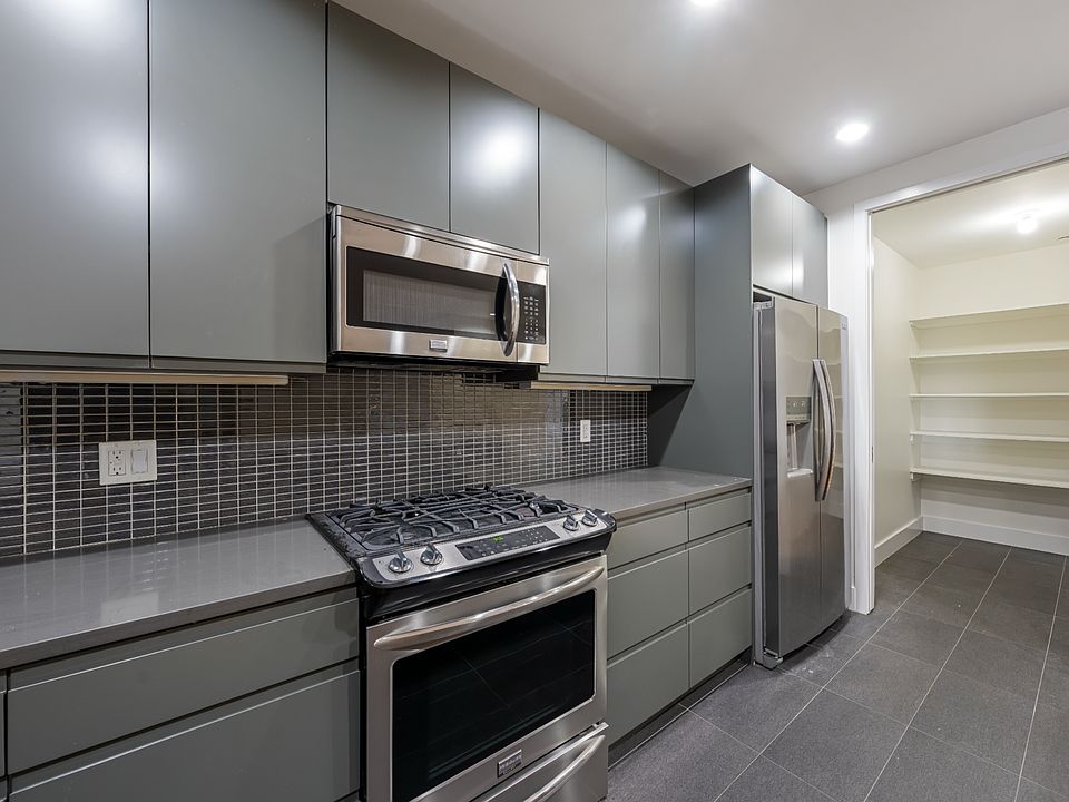 1st image of 1 Executive Dr APT 516