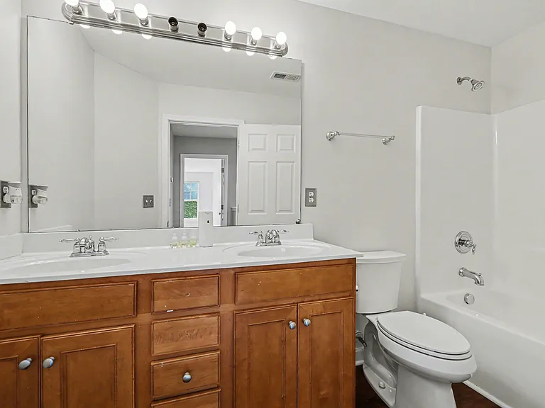 2119 Baggins Ln — Photo 25