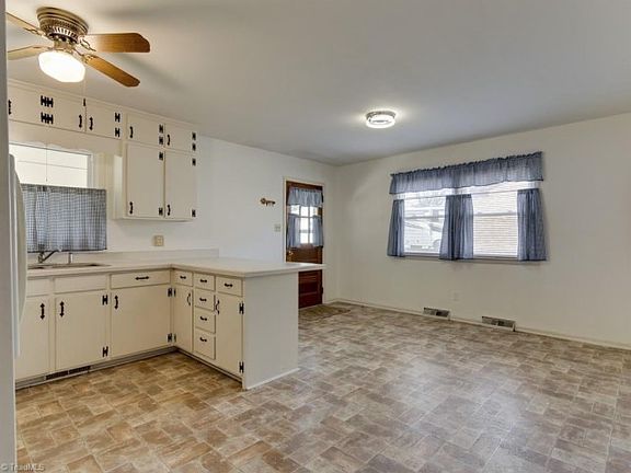 5th image of 1409 Corregidor St