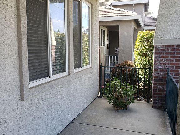 3rd image of 736 Spaulding Dr