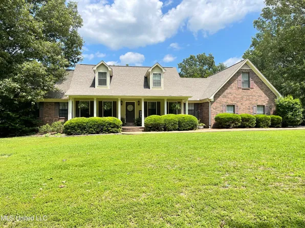 1283 Yellowdog Rd, Senatobia, MS 38668