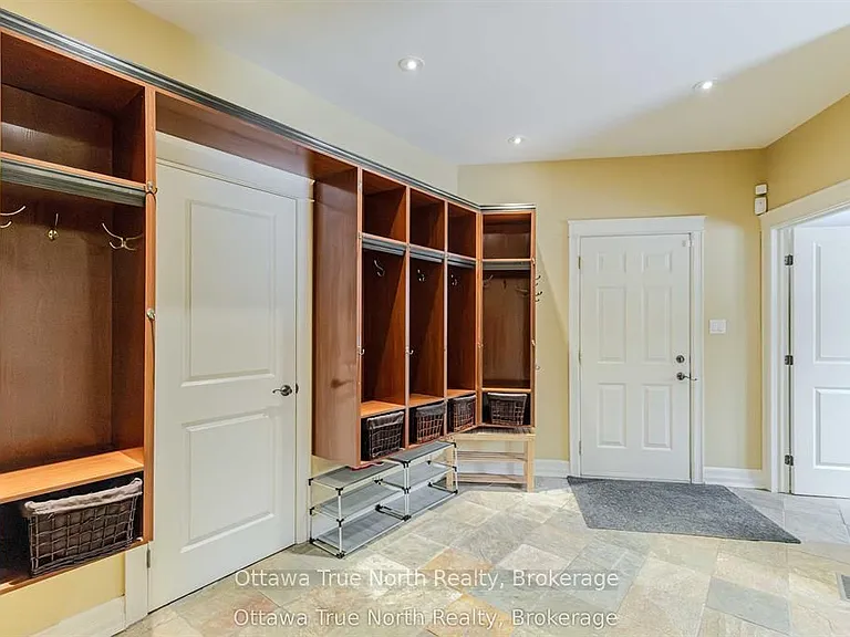 1530 Lords Manor Ln — Photo 20