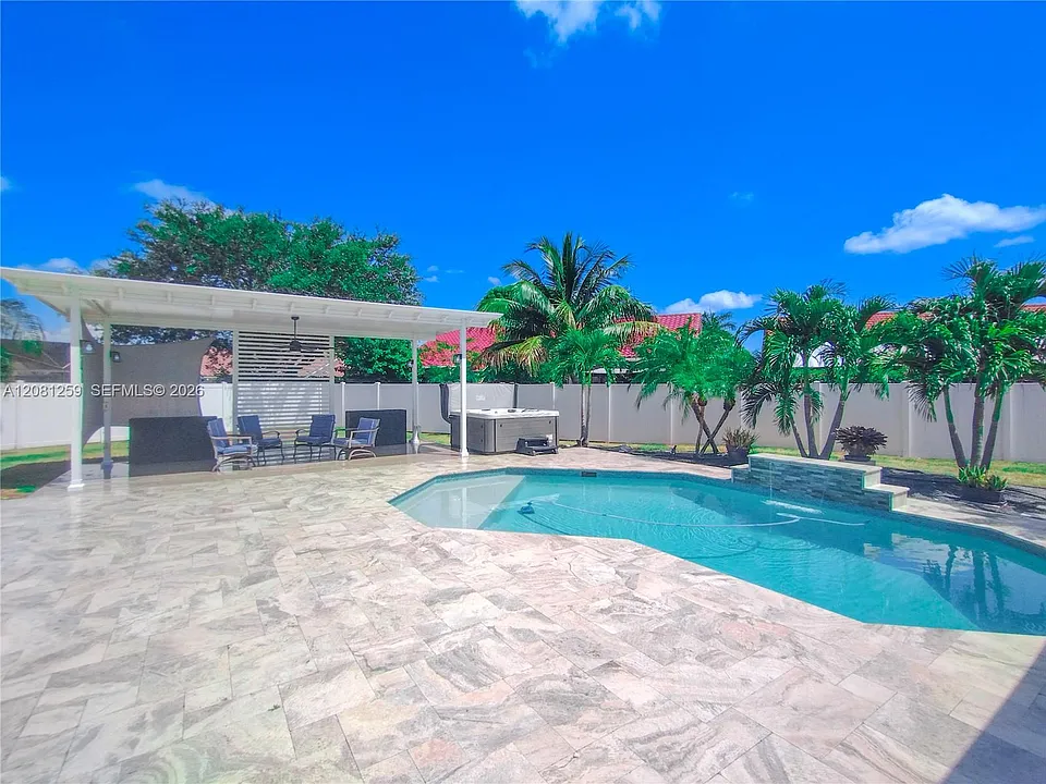 5780 Sun Pointe Cir