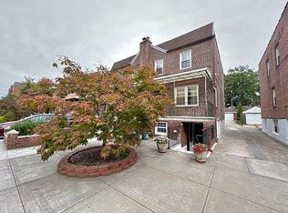 6859 Selfridge St, Flushing, NY 11375