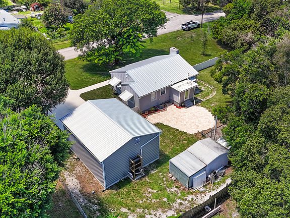 4th image of 1126 Pine Avenue