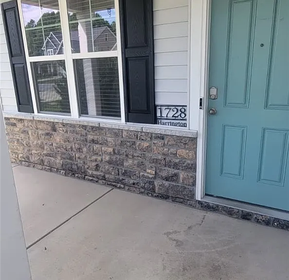 1728 Harrington Rd — Photo 2