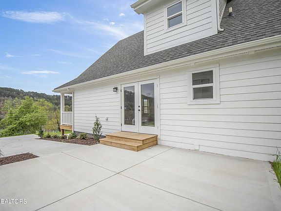 5th image of 3023 Greenway Dr
