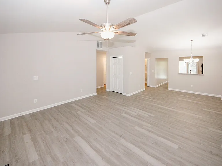 4225 Wingfoot Ct — Photo 3
