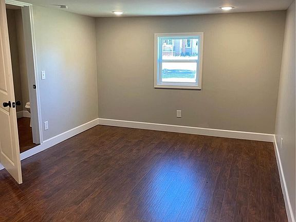 3rd image of 1260 Eagle Park NE