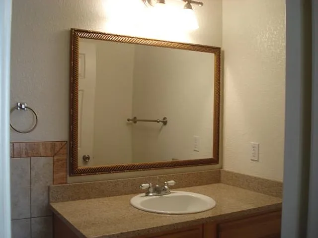 1301 W Jaffa St — Photo 4