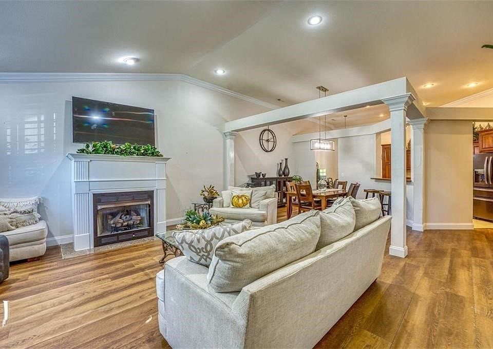 2nd image of 3223 Belmont Ave #1