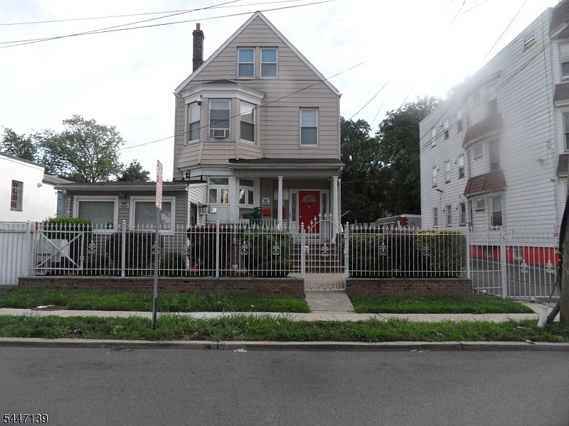 1st image of 680-682 Lyons Ave #3