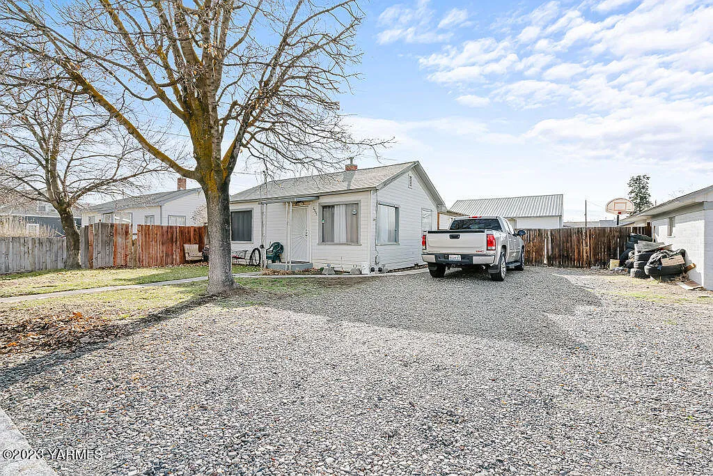 2808 4th St photo 1