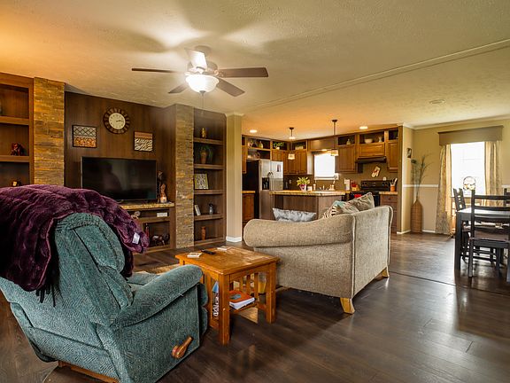 5th image of 640 Meadowbrook Dr