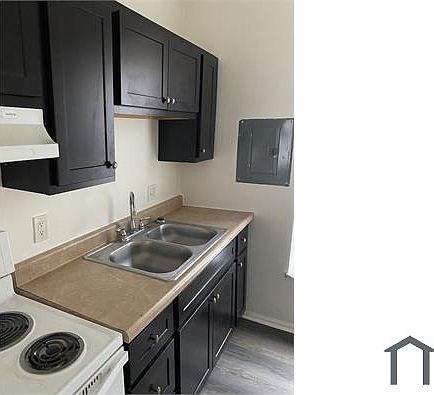 3rd image of 1324 Academy Ave APT D