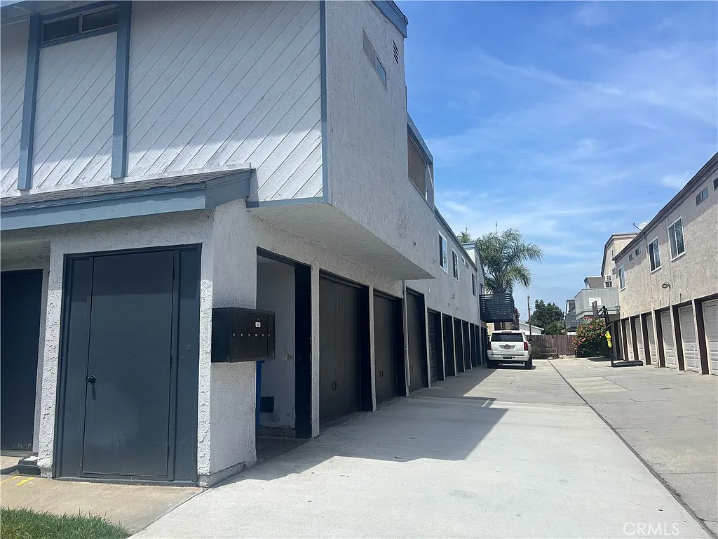 3 bed, 2.5 bath, 1488 sqft, $4,250 — Photo 1