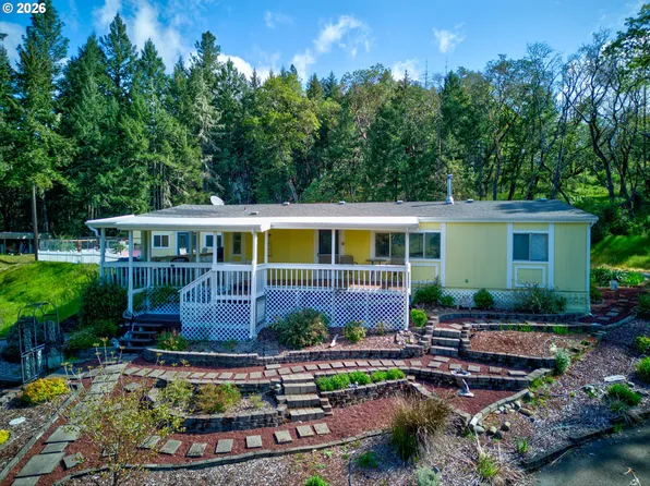 1160 Cleveland Loop Dr, Roseburg, OR 97471
