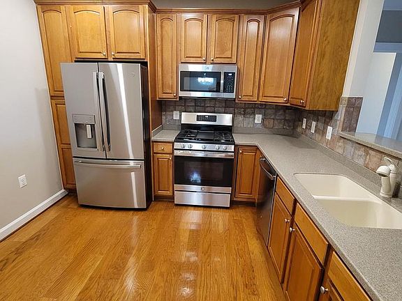 3rd image of 44475 Chamberlain Ter Unit 203