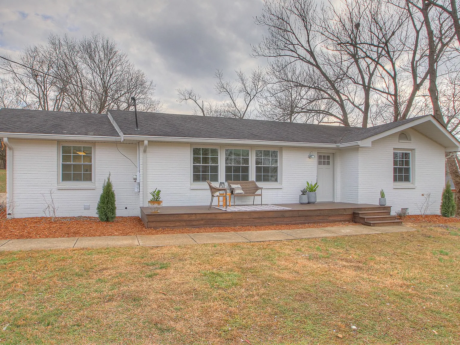 3 bed, 1.0 bath, 1365 sqft, $2,275 — Photo 1