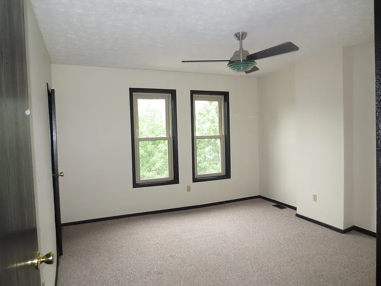 1114 Oregon Ave — Photo 9