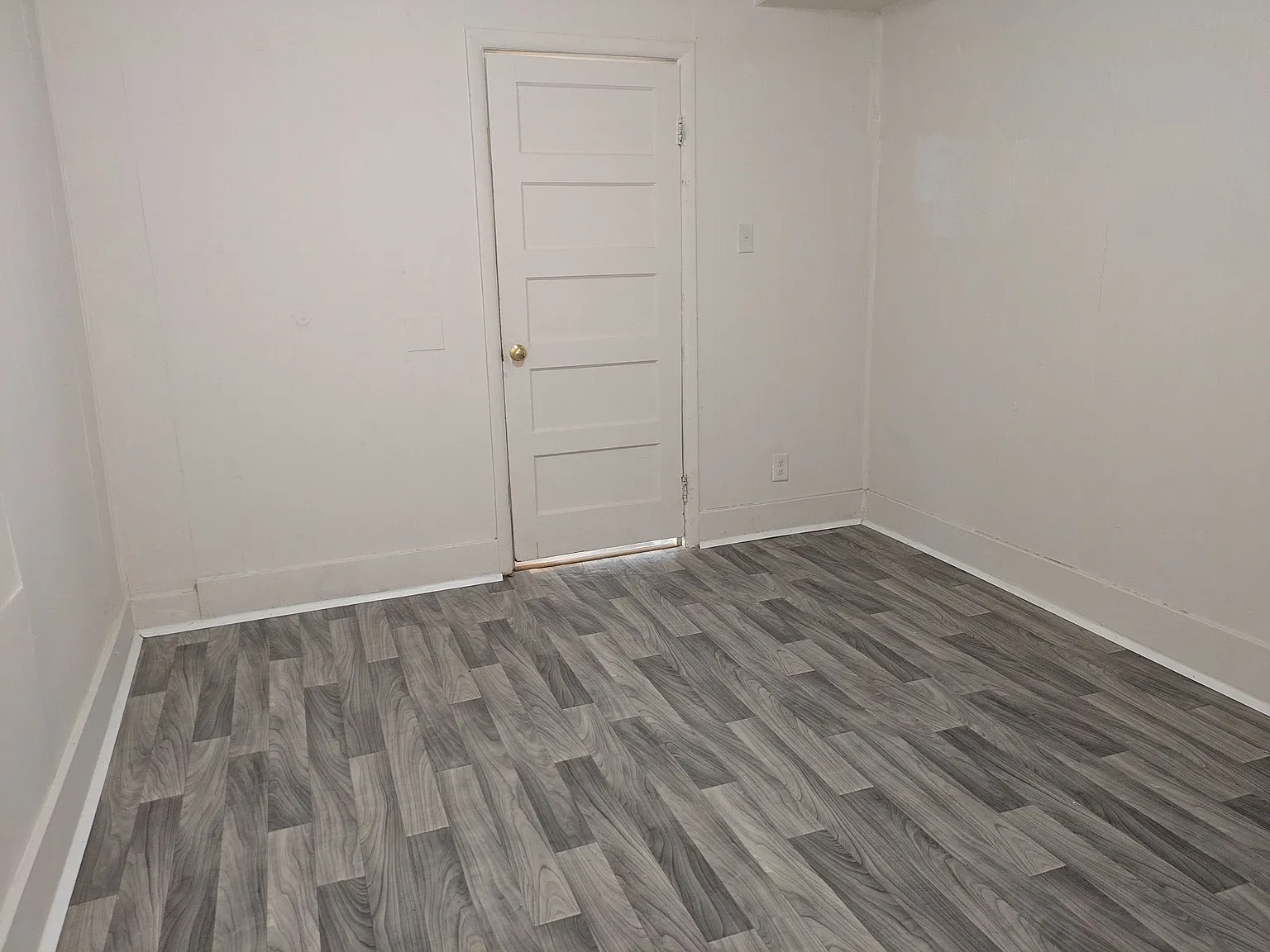 3 bed, 1.0 bath, $950 — Photo 2