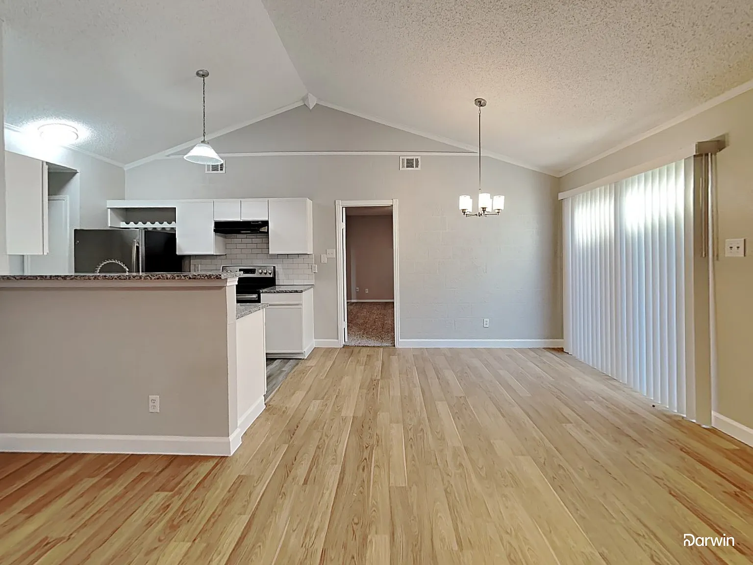 3 bed, 2.0 bath, 1396 sqft, $2,070 — Photo 2