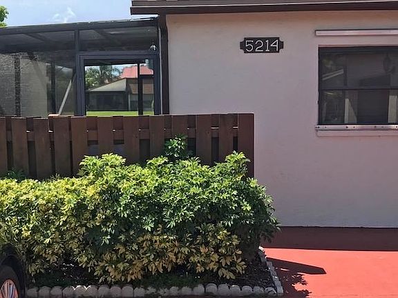 3rd image of 5214 Mirror Lakes Blvd