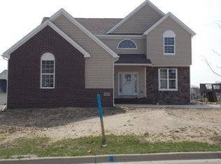 931 Plum Grove Dr, Monroe, MI 48161