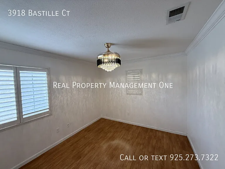 3918 Bastille Ct — Photo 36