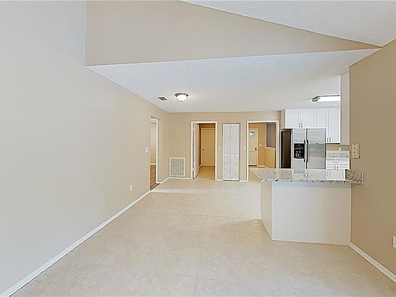 4th image of 4212 Interlake Dr