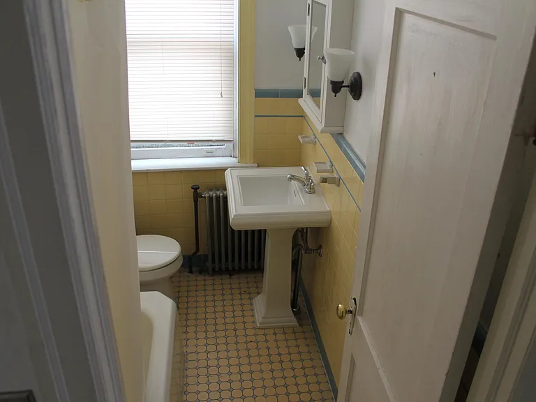 4054 Chestnut St #1R — Photo 6