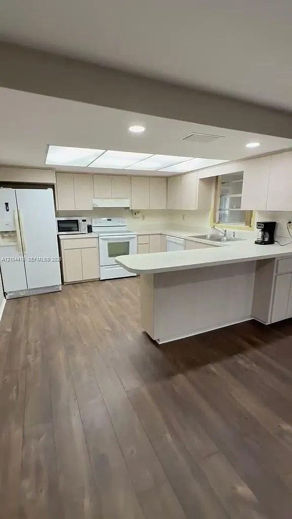 2 bed, 1.0 bath, $2,150 — Photo 3