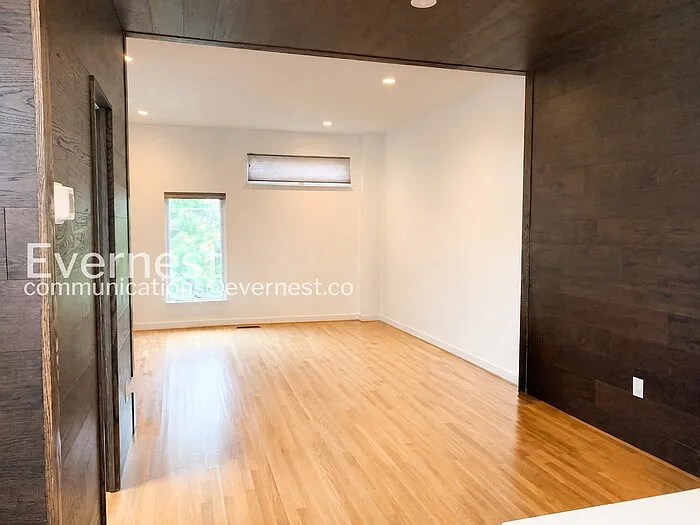 209 Robinson Square Aly — Photo 7