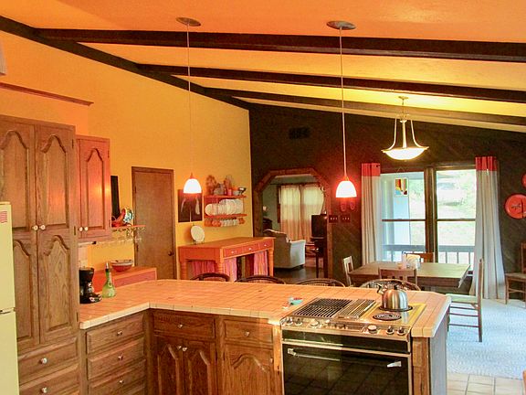 Open concept kitchen/dining