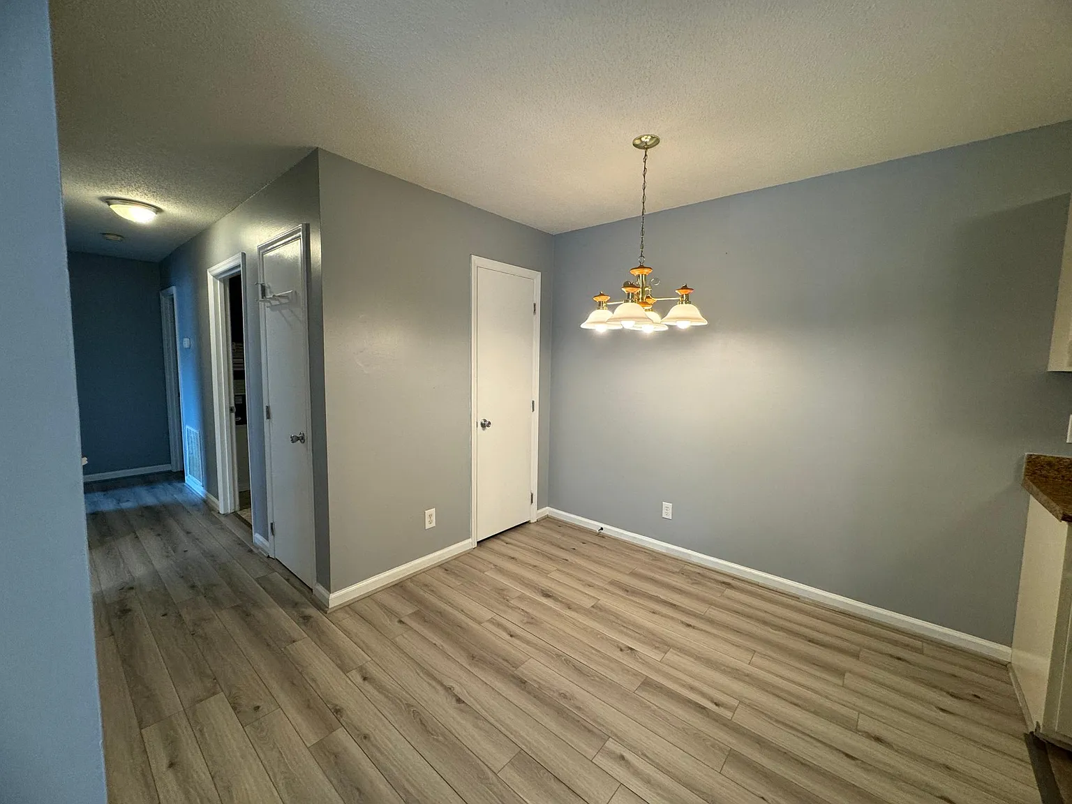 2 bed, 900 sqft, $999 — Photo 4