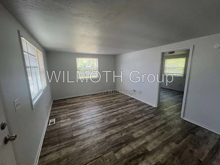 904 Sloan St #D — Photo 2