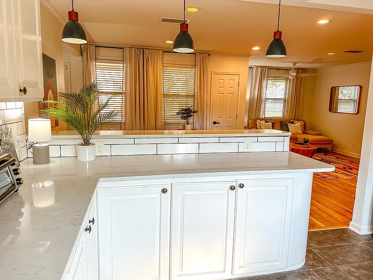 6401 Longwood Rd — Photo 8