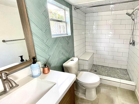 Second bath with oversize shower