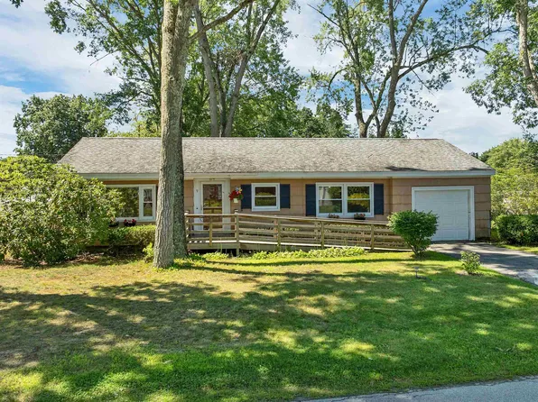 9 Bond Street, Hudson, NH 03051
