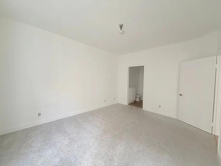 Perfectly situated 2 bedroom and 2 bathroom ! — Photo 10