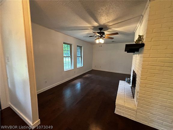 5th image of 406 S Elm St