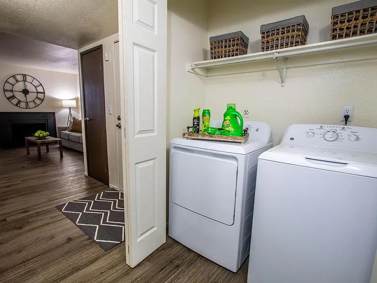 ONE MONTH FREE! APPLY FREE! VIRTUAL TOURS! — Photo 102