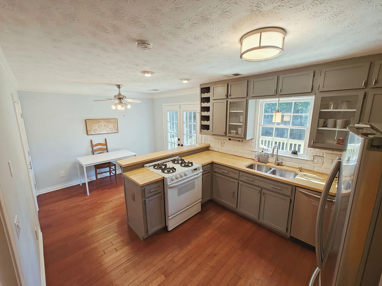 705 Meadowsong Cir — Photo 4