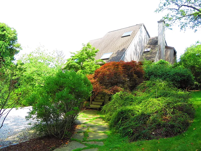 37 Gardiners Bay Dr — Photo 4